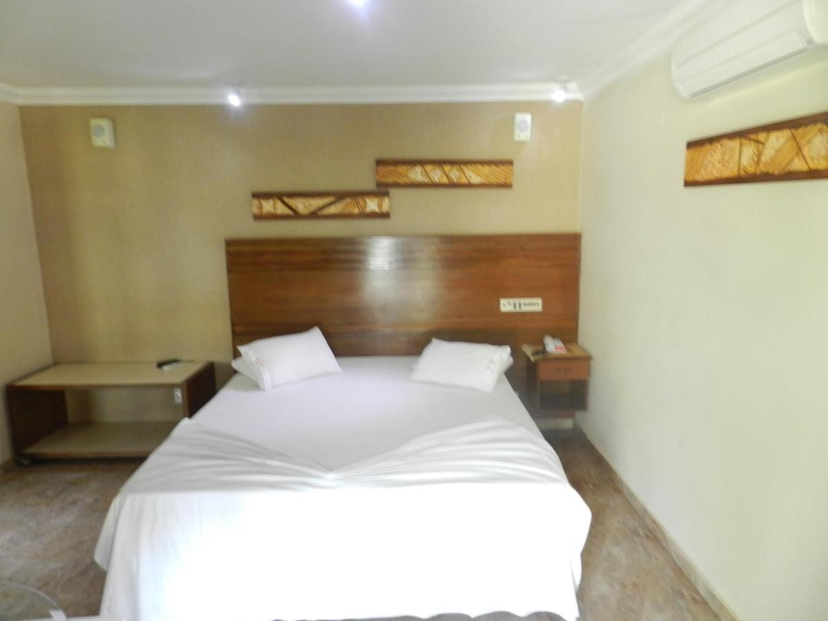Paradise Inn Hotel Катандува Екстер'єр фото